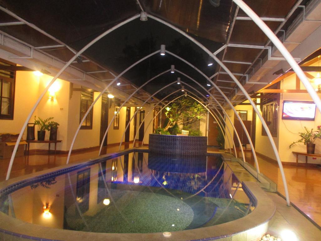 Lovender Guesthouse Malang Exterior foto